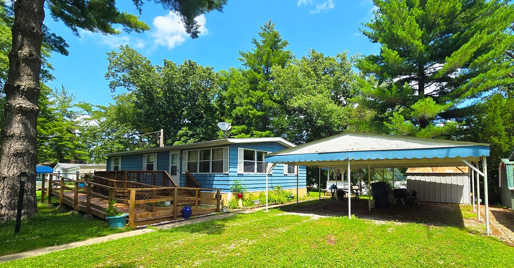 Image 5 of property listing at 1750 Moonglow Road, Centralia, IL 62801