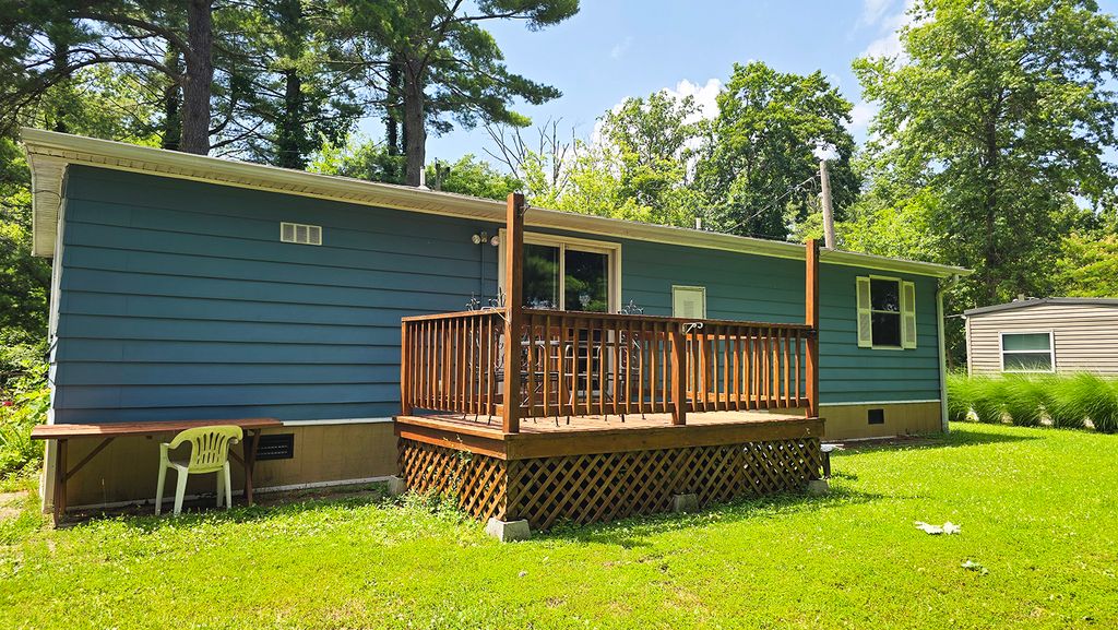 Image 6 of property listing at 1750 Moonglow Road, Centralia, IL 62801