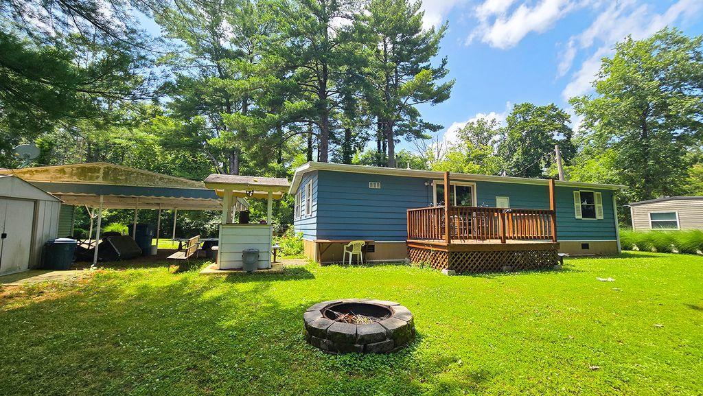 Image 8 of property listing at 1750 Moonglow Road, Centralia, IL 62801