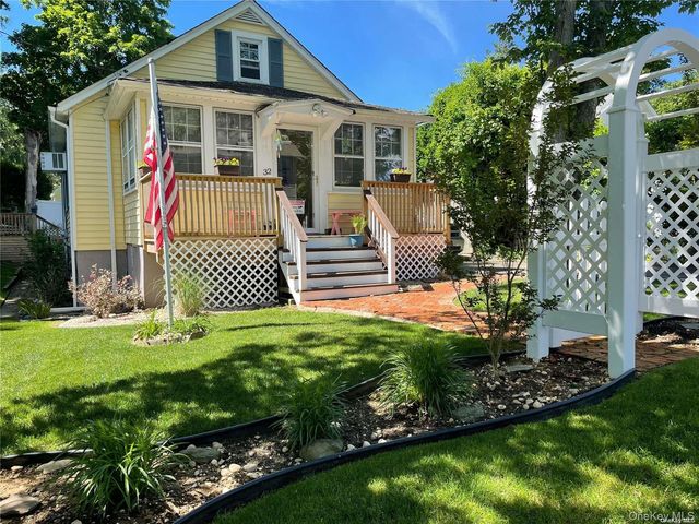 32 Neptune Road, Rocky Point, NY 11778