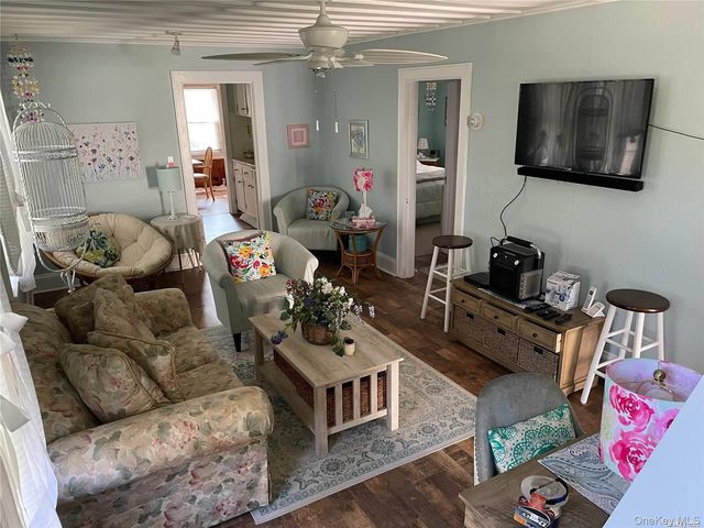 32 Neptune Road, Rocky Point, NY 11778