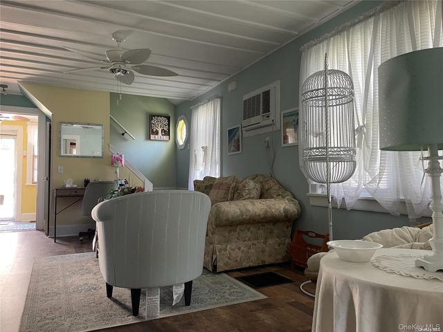 32 Neptune Road, Rocky Point, NY 11778