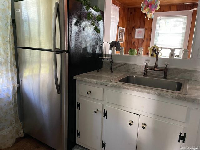 32 Neptune Road, Rocky Point, NY 11778