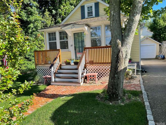 32 Neptune Road, Rocky Point, NY 11778