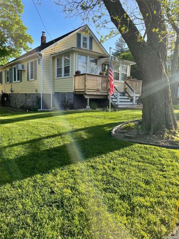 32 Neptune Road, Rocky Point, NY 11778