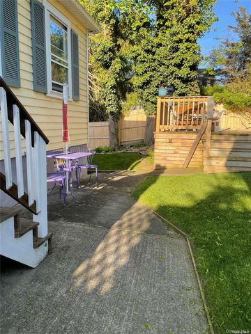 32 Neptune Road, Rocky Point, NY 11778