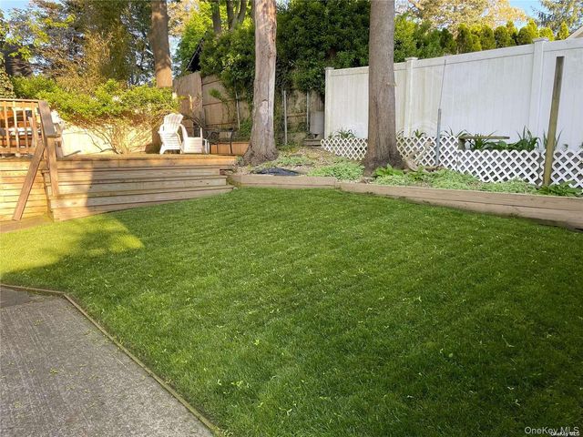 32 Neptune Road, Rocky Point, NY 11778