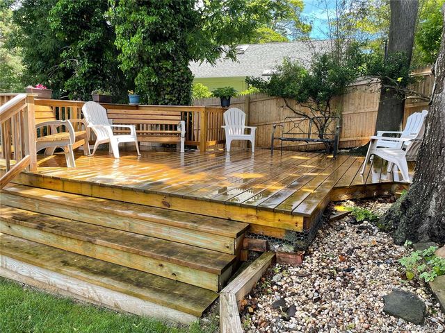 32 Neptune Road, Rocky Point, NY 11778