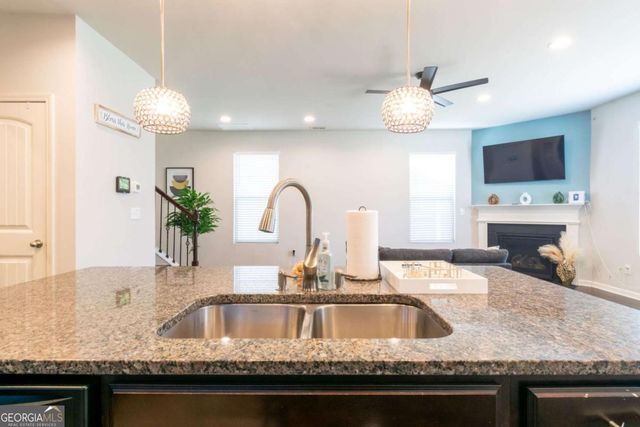 576 Dasheill Lane, Atlanta, GA 30349