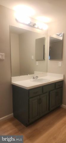 15 QUEEN ANNE CT, Marlton, NJ 08053