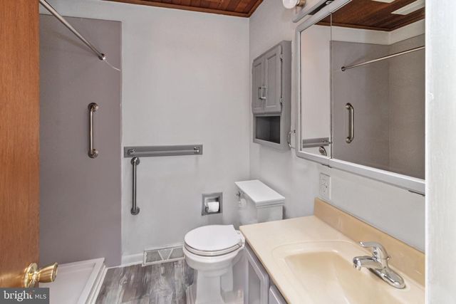 323 CHESTNUT AVE, Lindenwold, NJ 08021