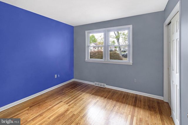 323 CHESTNUT AVE, Lindenwold, NJ 08021