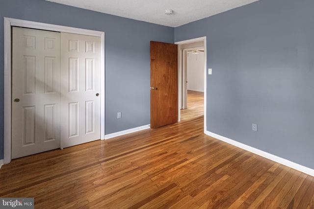 323 CHESTNUT AVE, Lindenwold, NJ 08021