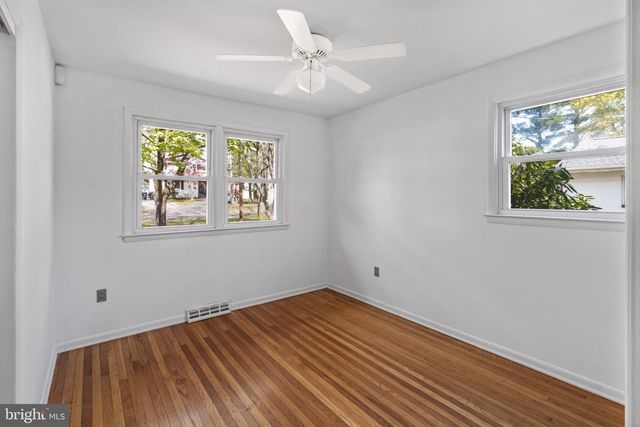 323 CHESTNUT AVE, Lindenwold, NJ 08021