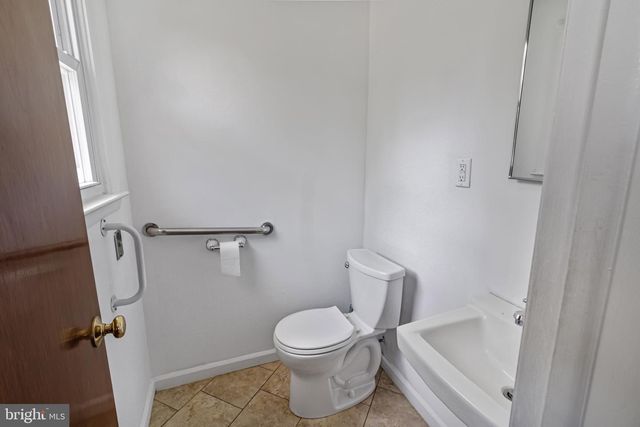 323 CHESTNUT AVE, Lindenwold, NJ 08021