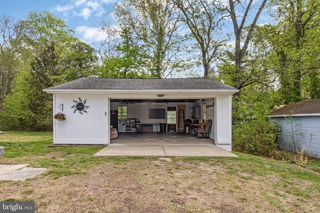 323 CHESTNUT AVE, Lindenwold, NJ 08021