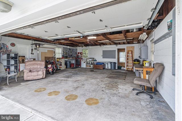 323 CHESTNUT AVE, Lindenwold, NJ 08021