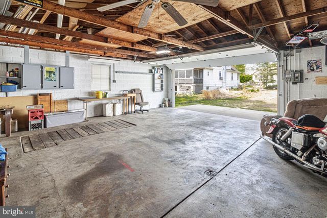 323 CHESTNUT AVE, Lindenwold, NJ 08021