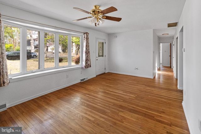 323 CHESTNUT AVE, Lindenwold, NJ 08021