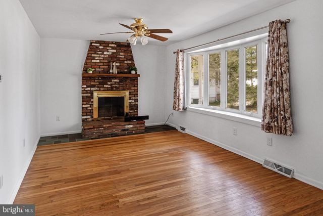 323 CHESTNUT AVE, Lindenwold, NJ 08021