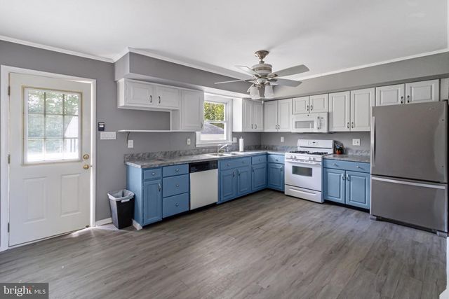 323 CHESTNUT AVE, Lindenwold, NJ 08021