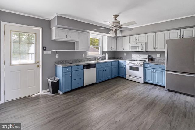 323 CHESTNUT AVE, Lindenwold, NJ 08021