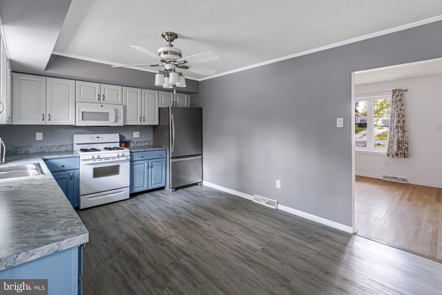 323 CHESTNUT AVE, Lindenwold, NJ 08021