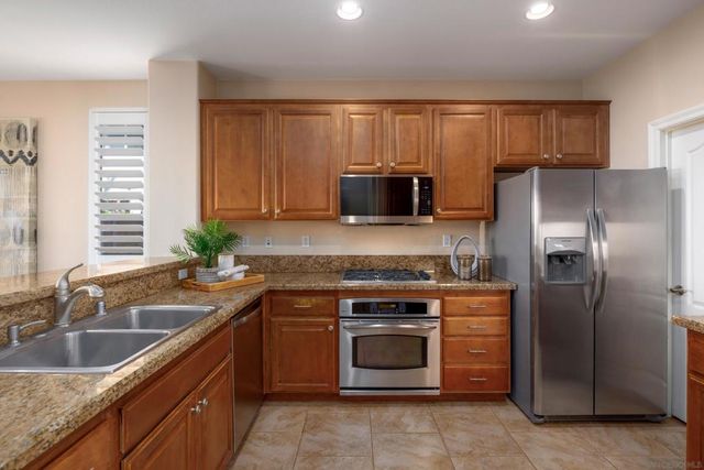 10527 Hollingsworth, San Diego, CA 92127