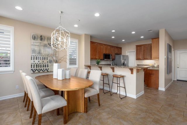 10527 Hollingsworth, San Diego, CA 92127