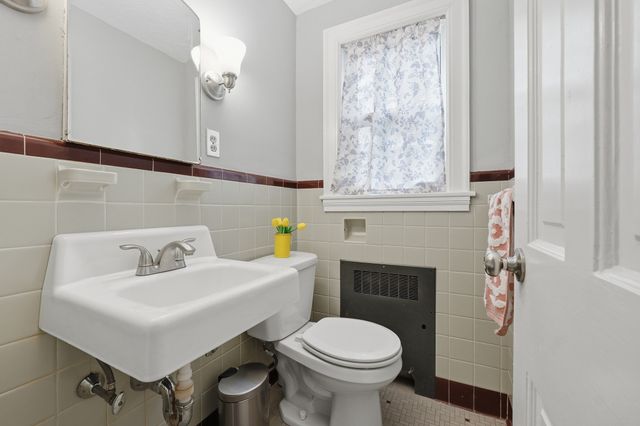 1 Algonquin Rd, Worcester, MA 01609