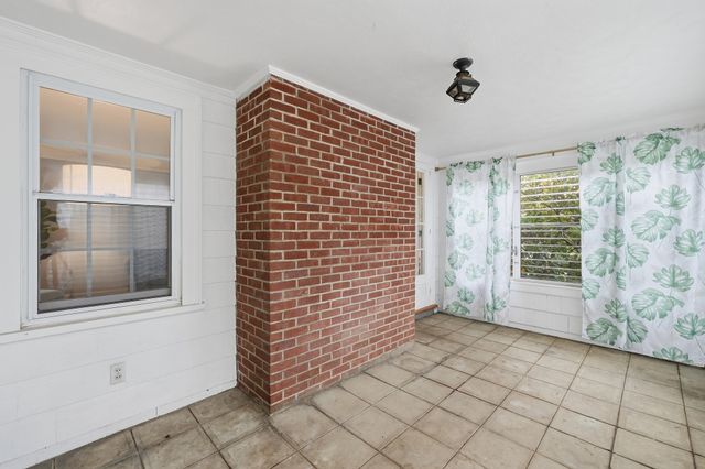 1 Algonquin Rd, Worcester, MA 01609