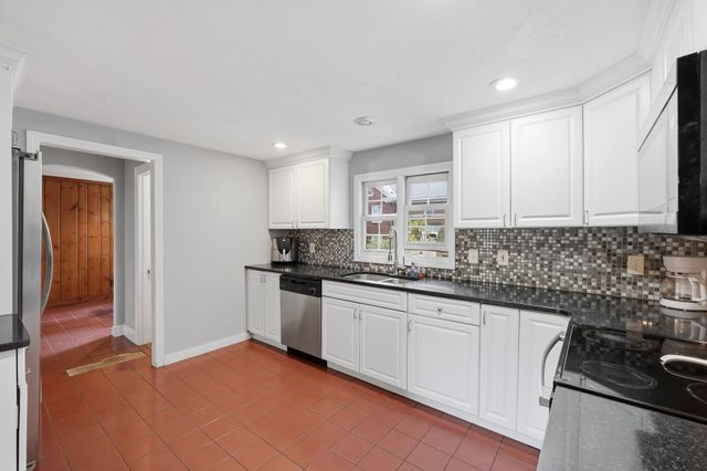 1 Algonquin Rd, Worcester, MA 01609