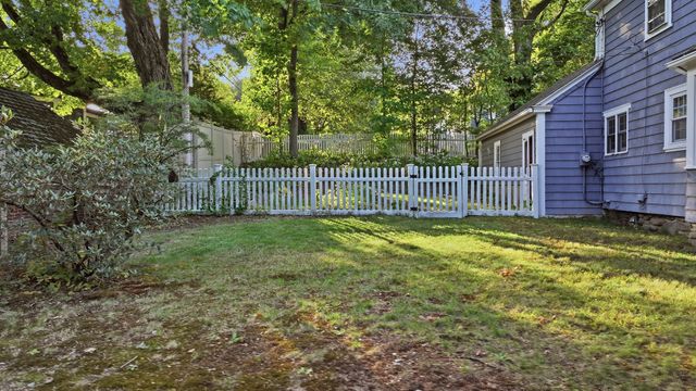 1 Algonquin Rd, Worcester, MA 01609