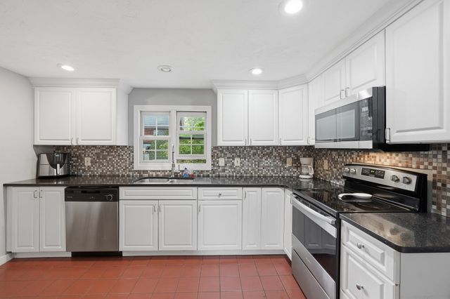 1 Algonquin Rd, Worcester, MA 01609