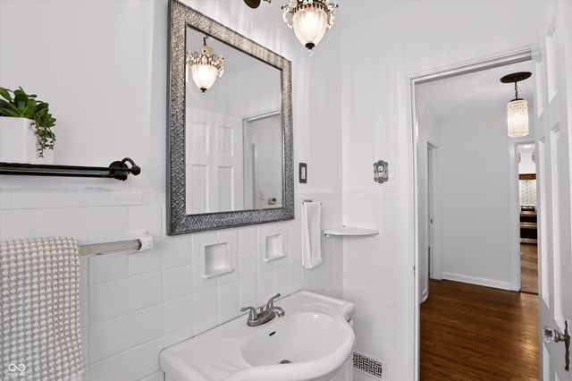 5725 N College Avenue, Indianapolis, IN 46220
