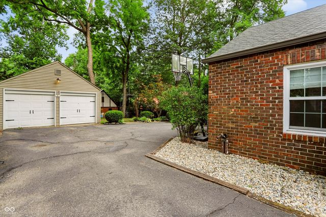 5725 N College Avenue, Indianapolis, IN 46220