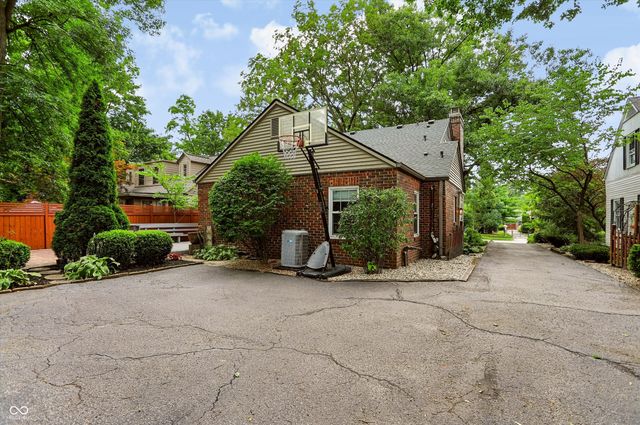 5725 N College Avenue, Indianapolis, IN 46220