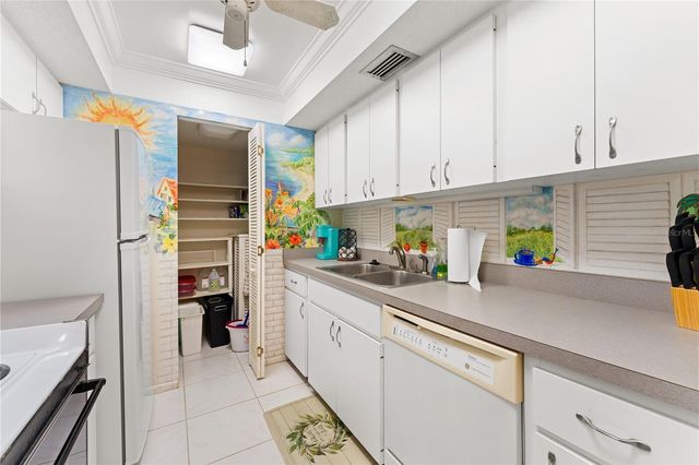 4119 61ST AVENUE TERRACE W 404, Bradenton, FL 34210