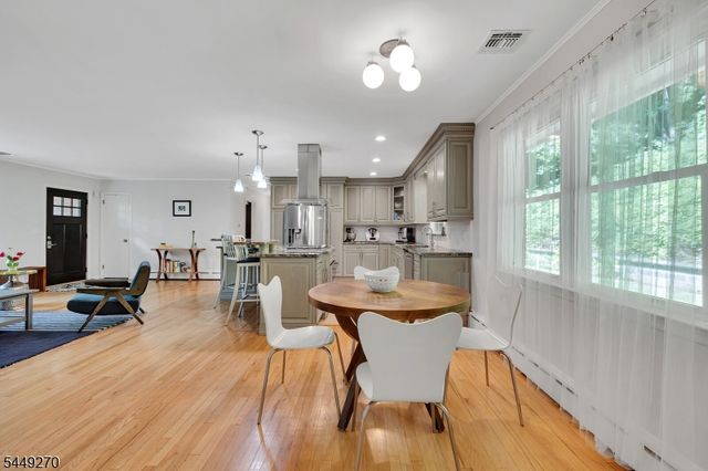 195 Old Somerset Rd, Watchung Boro, NJ 07069