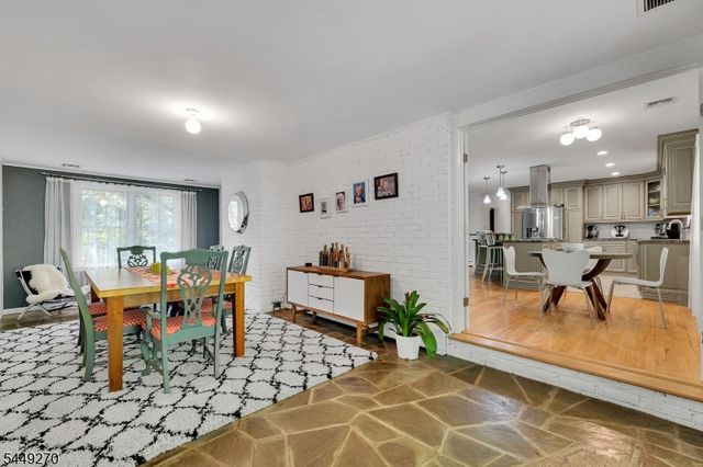 195 Old Somerset Rd, Watchung Boro, NJ 07069