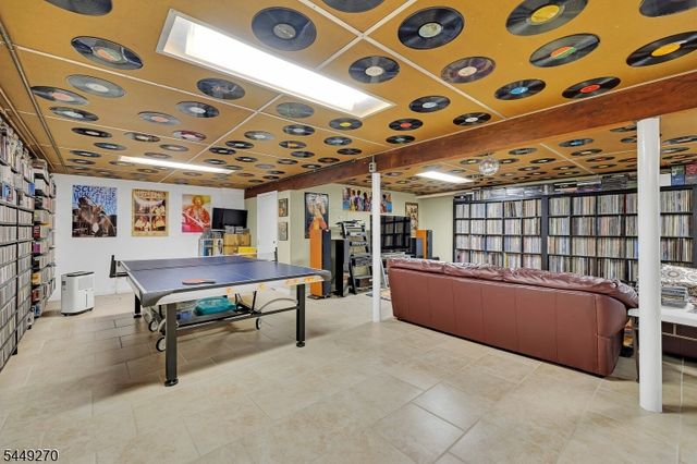 195 Old Somerset Rd, Watchung Boro, NJ 07069