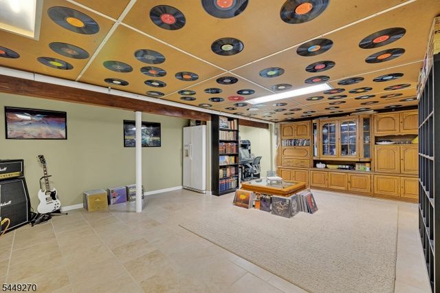 195 Old Somerset Rd, Watchung Boro, NJ 07069