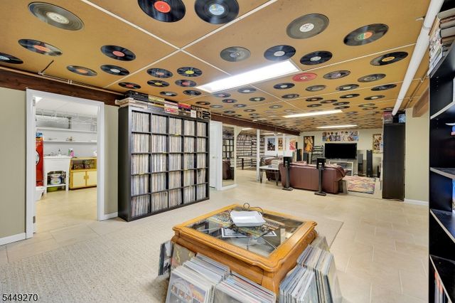 195 Old Somerset Rd, Watchung Boro, NJ 07069