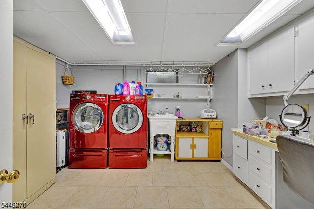 195 Old Somerset Rd, Watchung Boro, NJ 07069