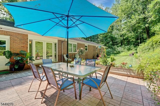 195 Old Somerset Rd, Watchung Boro, NJ 07069
