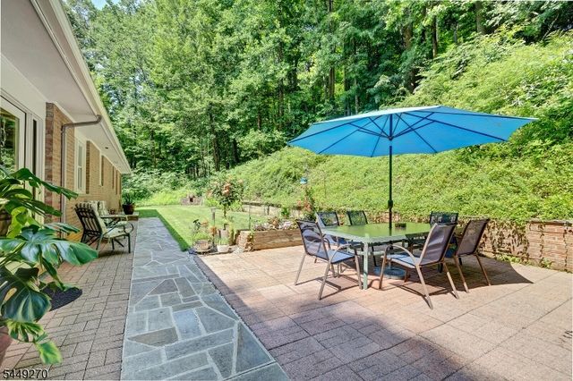 195 Old Somerset Rd, Watchung Boro, NJ 07069