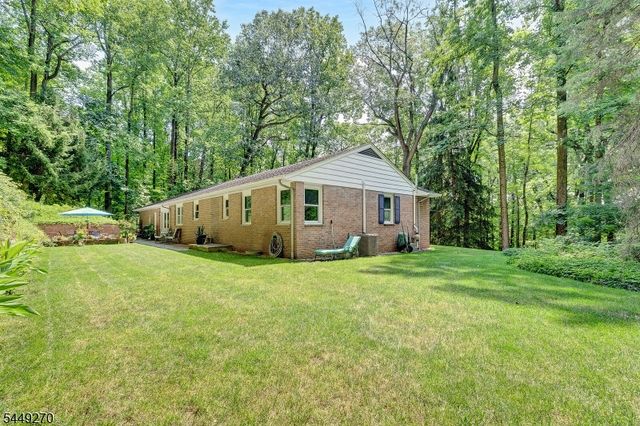 195 Old Somerset Rd, Watchung Boro, NJ 07069
