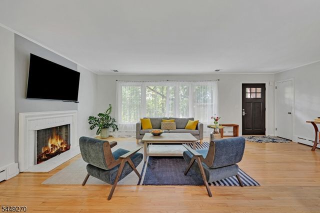 195 Old Somerset Rd, Watchung Boro, NJ 07069