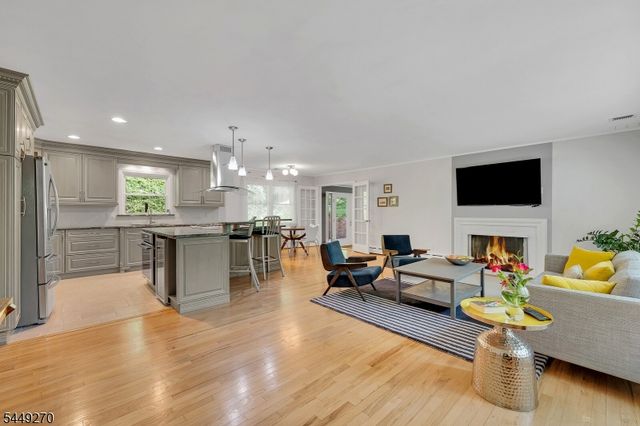 195 Old Somerset Rd, Watchung Boro, NJ 07069