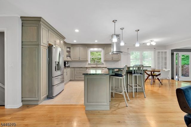 195 Old Somerset Rd, Watchung Boro, NJ 07069